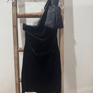 Elegant Black One-Shoulder Dress